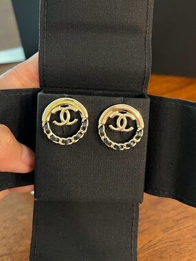 Chanel CC Stud Earrings in Champaign Gold and Lambskin Chain
